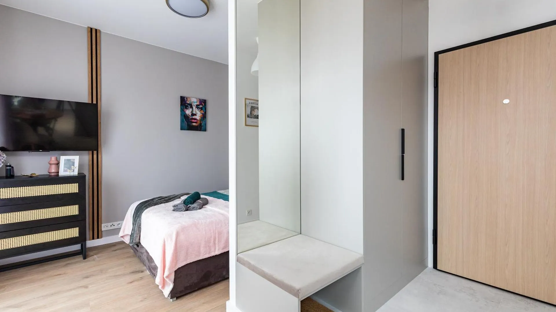 Superapart Nowy Sluzewiec, Next To Chopina Airport, Tor Sluzewiec, Aircondition Warsaw Apartment