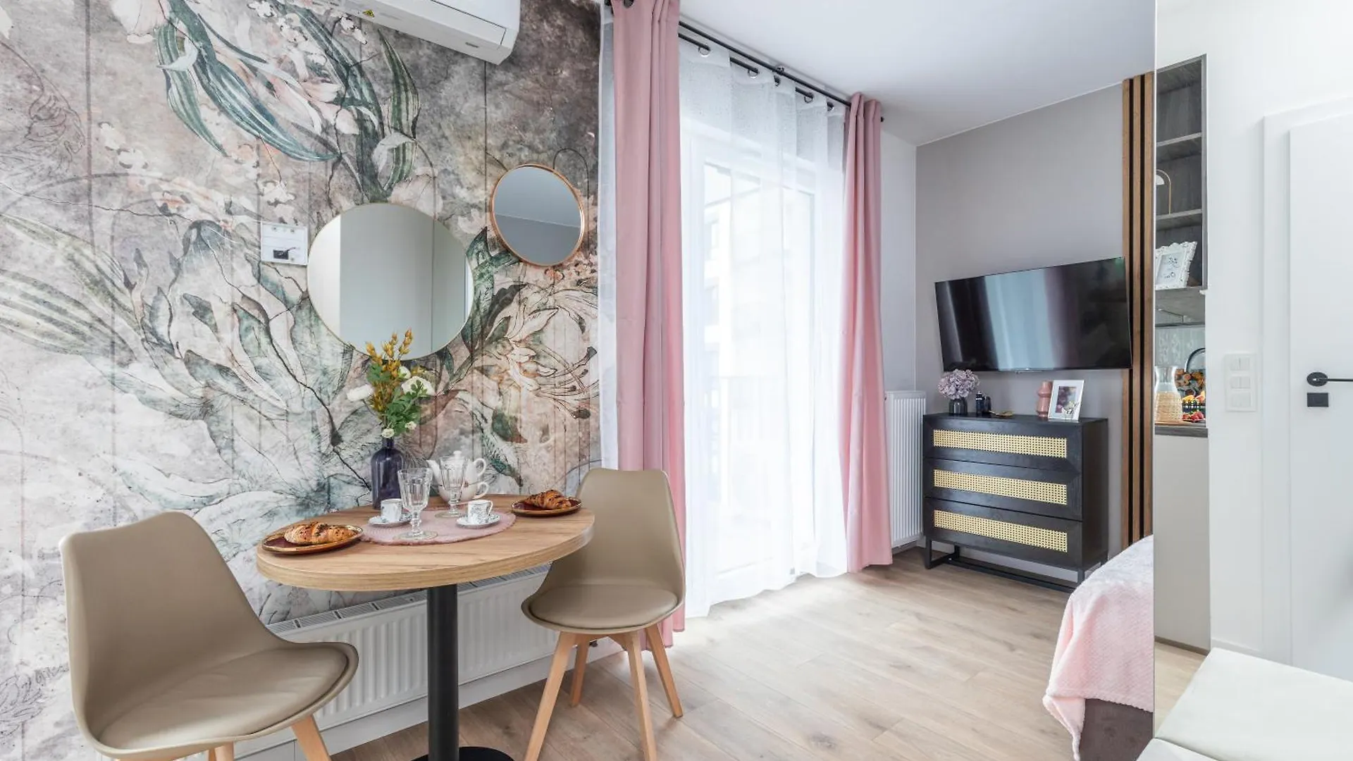 Apartment Superapart Nowy Sluzewiec, Next To Chopina Airport, Tor Sluzewiec, Aircondition Warsaw Poland