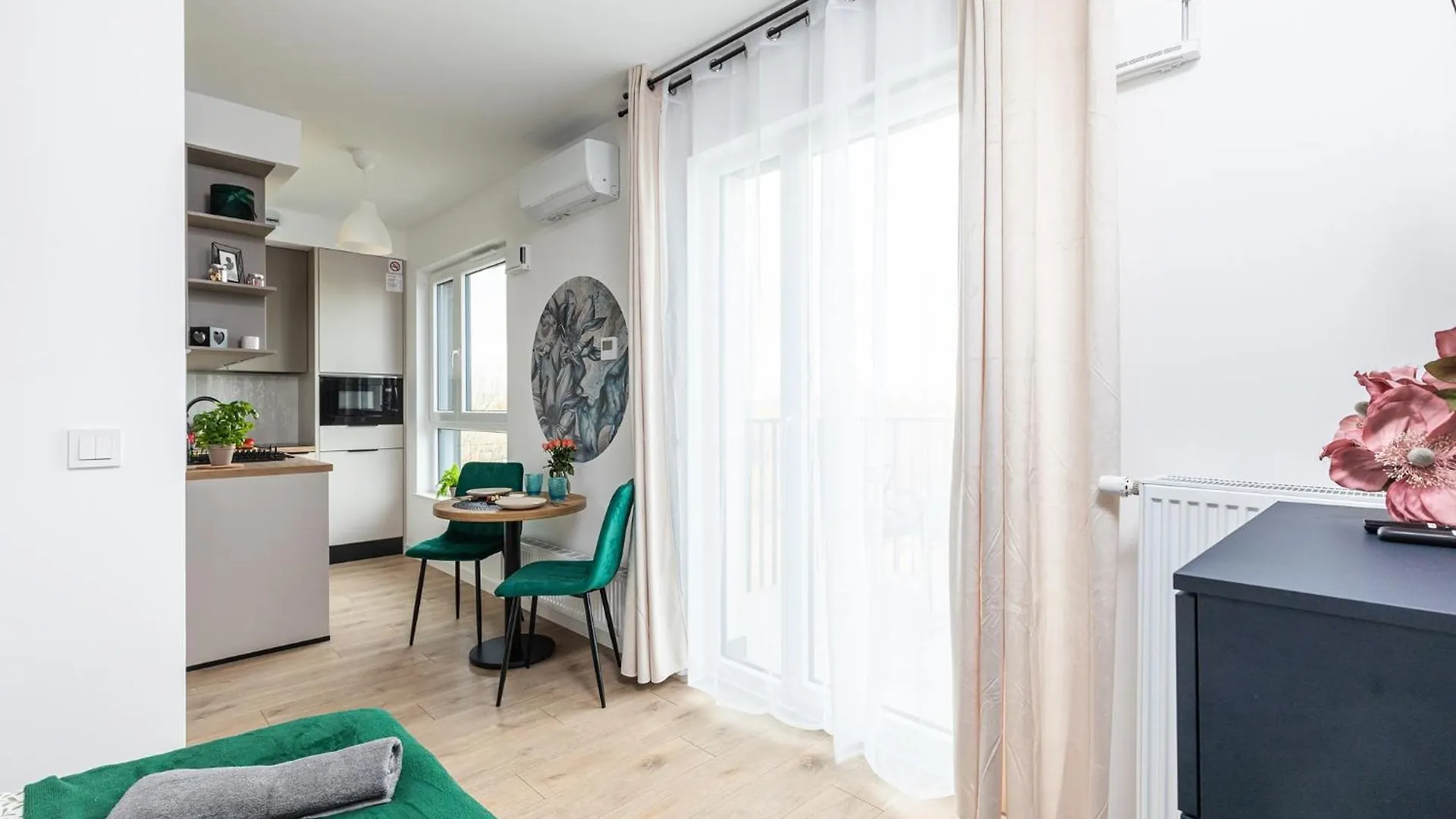 Superapart Nowy Sluzewiec, Next To Chopina Airport, Tor Sluzewiec, Aircondition Warsaw Apartment