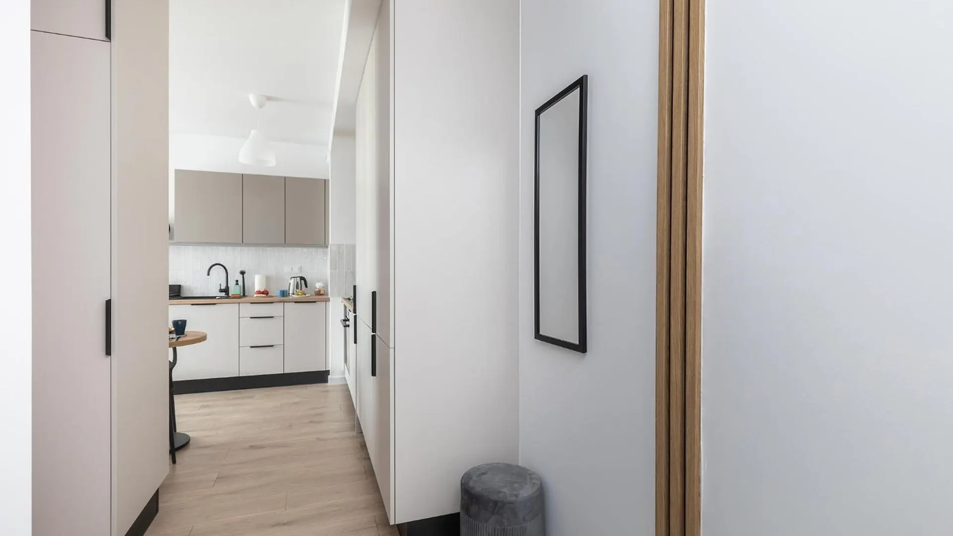 Apartment Superapart Nowy Sluzewiec, Next To Chopina Airport, Tor Sluzewiec, Aircondition Warsaw Poland