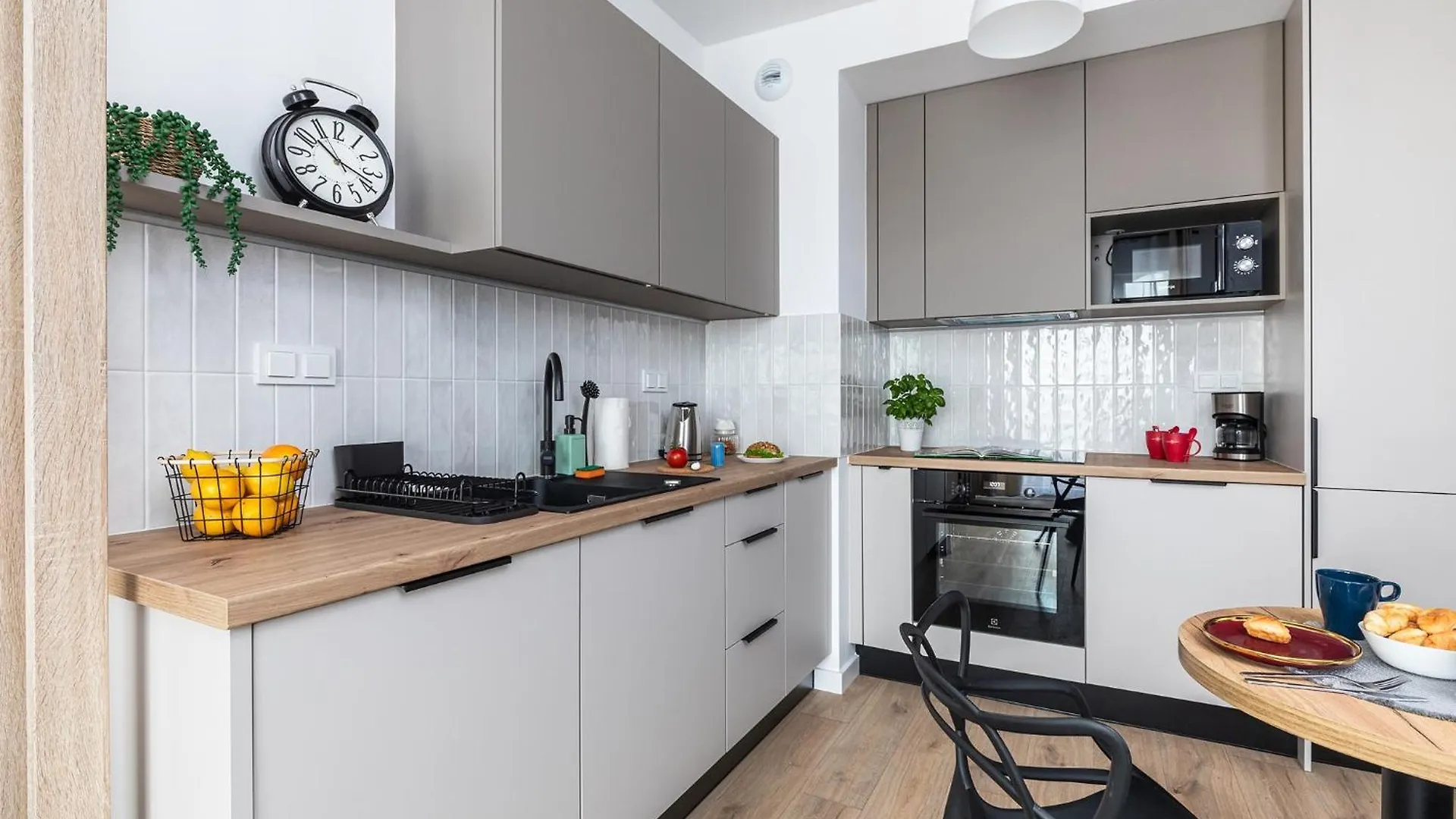 Superapart Nowy Sluzewiec, Next To Chopina Airport, Tor Sluzewiec, Aircondition Warsaw Apartment