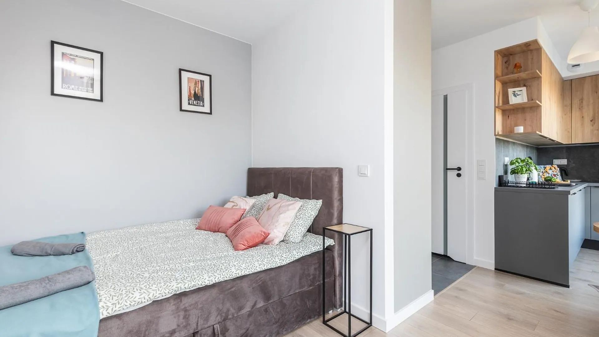 Superapart Nowy Sluzewiec, Next To Chopina Airport, Tor Sluzewiec, Aircondition Warsaw Apartment