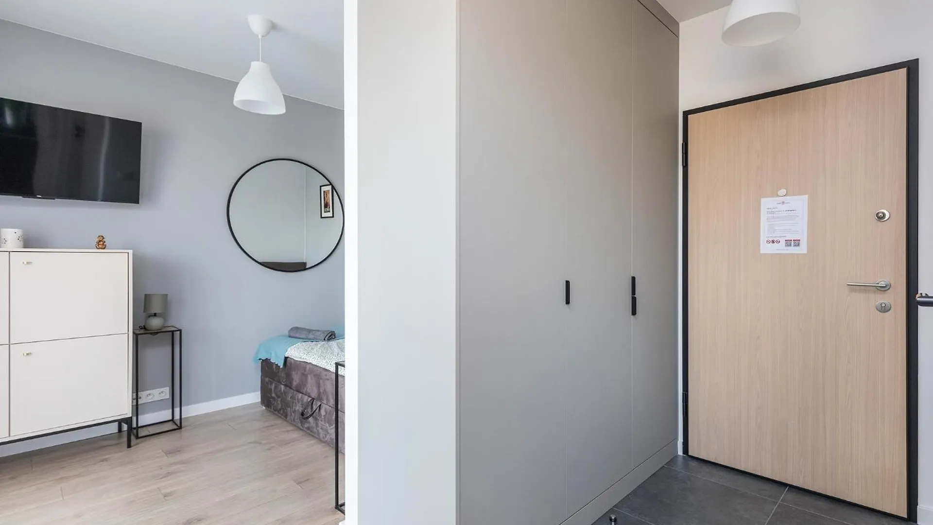 Superapart Nowy Sluzewiec, Next To Chopina Airport, Tor Sluzewiec, Aircondition Warsaw Apartment